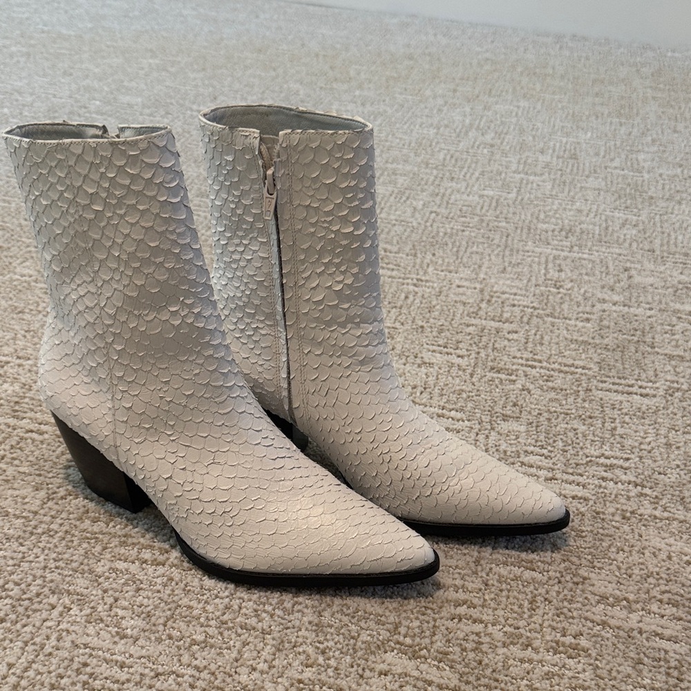 Matisse Caty Boots-White